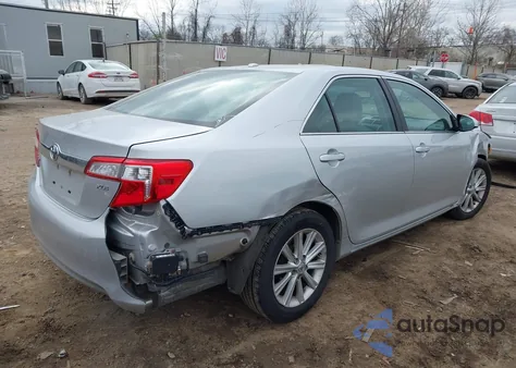 2014 Toyota Camry Xle z USA, uszkodzony, nr VIN 4T1BF1FK2EU826110